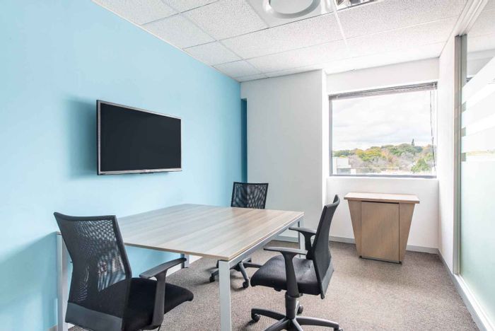Office to Rent in Brooklyn: Private space, shared area, flexible terms, essential amenities.