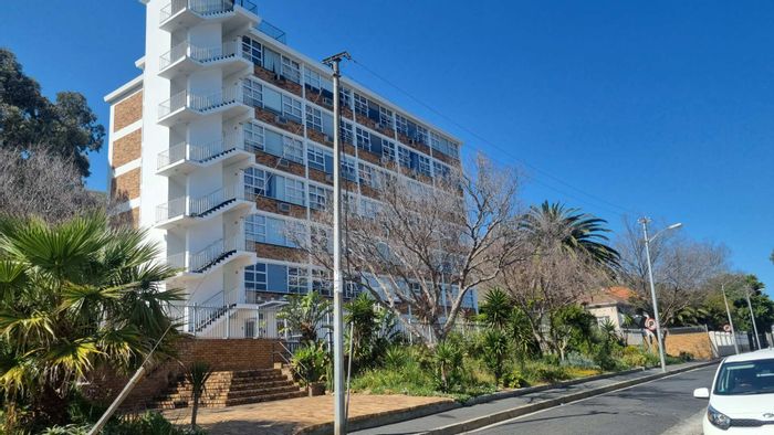 Property #2070929, Apartment sold in Sea Point
