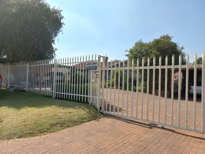 Property #2142634, House for sale in Van Dyk Park