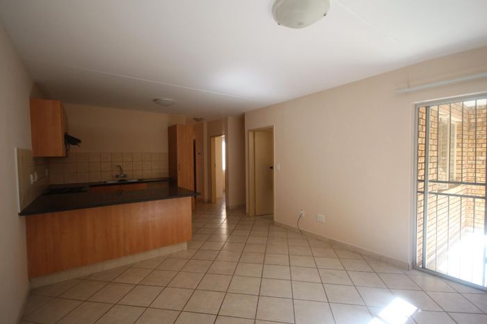 Celtisdal Apartment To Rent: 2 beds, garden, pool, security, water included.