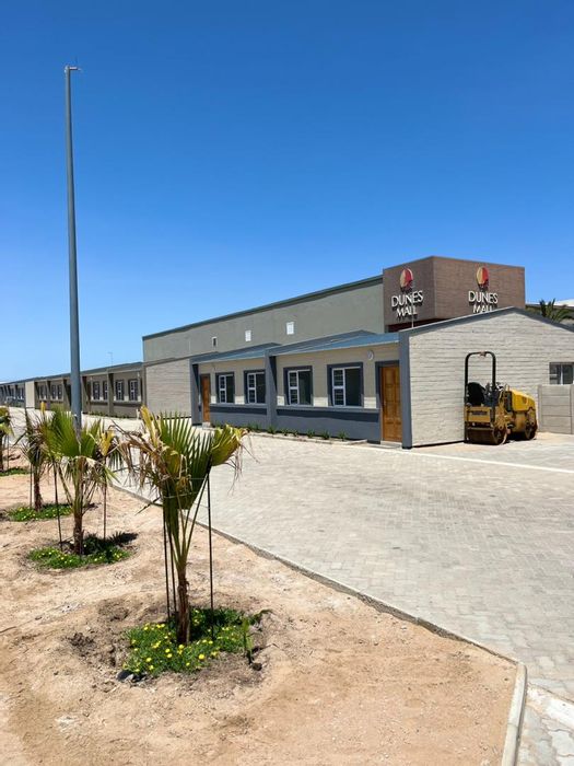 For Sale: Townhouse in Walvis Bay Central, 2 beds, garage, near Dunes Mall.