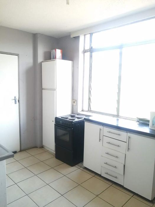 Spacious 4.5 Bedroom Apartment For Sale in Sunnyside, Ideal Family Home