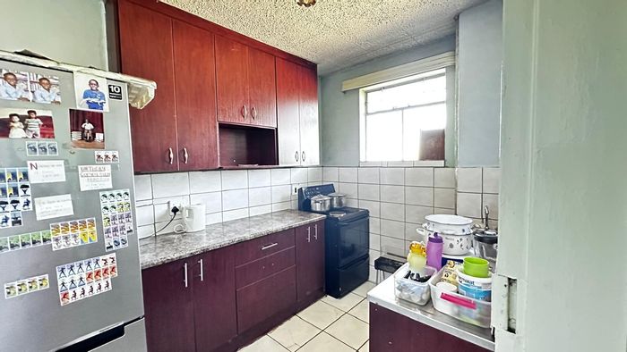 Charming Pretoria West Apartment For Sale: 1.5 Bedrooms, Near Quagga Mall, Public Transport