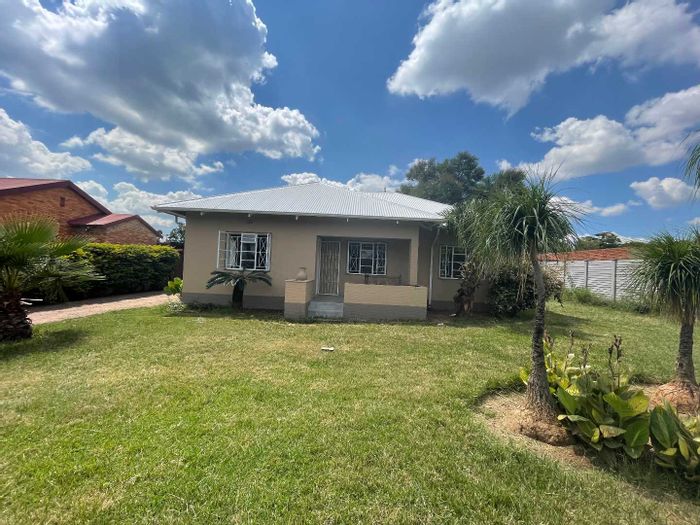 Property #2391846, House Rental Monthly in Moregloed