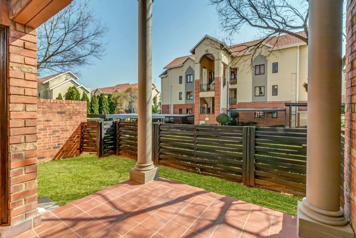 Bryanston Apartment To Rent: 1 Bed, pet-friendly, garden, pool, secure complex.