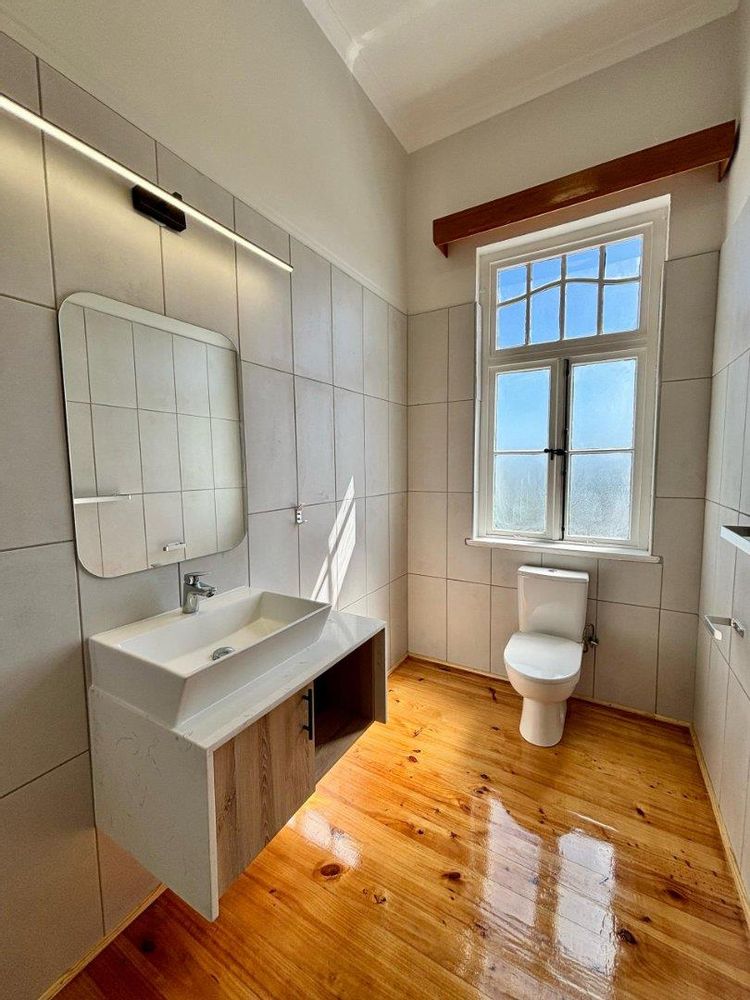 Bedroom 4 en-suit w/c