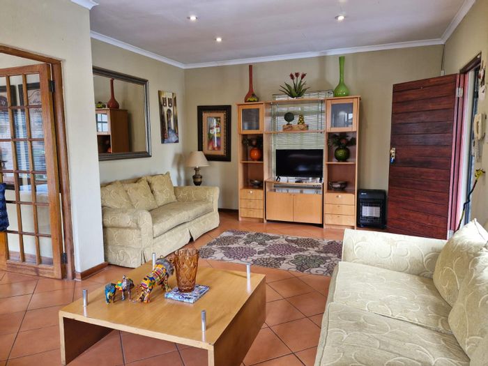 Spacious 1-bedroom cottage in Morningside with secure parking and courtyard. To Rent.