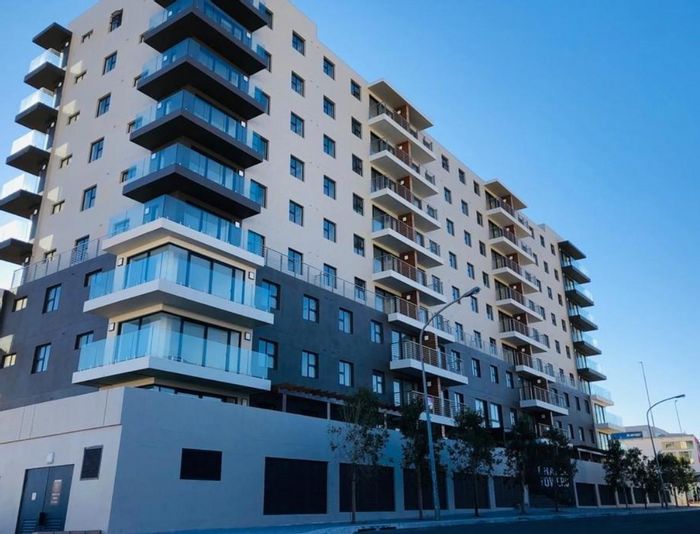 Chapel Towers Apartment in Zonnebloem For Sale: Rooftop pool, gym, secure parking.