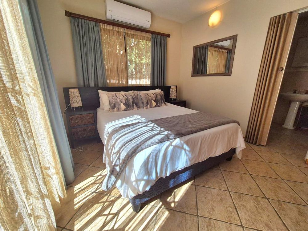 Lower level main bedroom