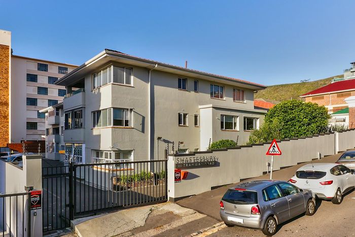 Property #2262291, Apartment pending sale in Sea Point
