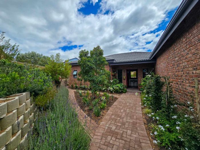 Property #2443322, House For Sale in Still Bay West