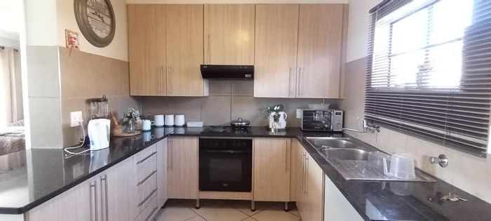 3-Bedroom Townhouse For Sale in Sagewood with garden, clubhouse, and top security.