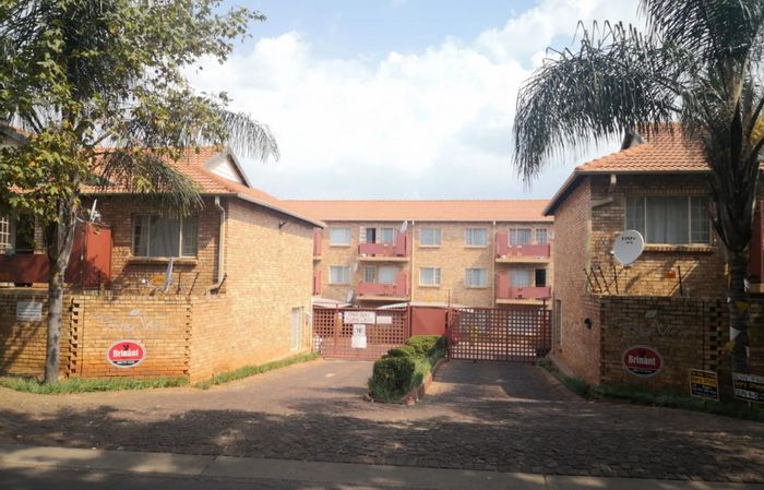 For Sale: 1-bedroom apartment in Mountain View with balcony and secure access.