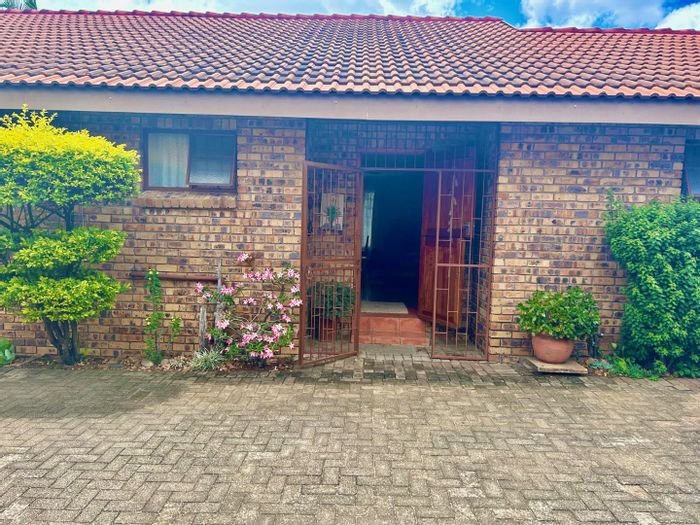Property #2196251, Townhouse for sale in Hoedspruit