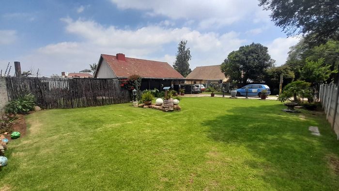Rhodesfield House For Sale: Income-generating, spacious stand, close to Gautrain and airport.