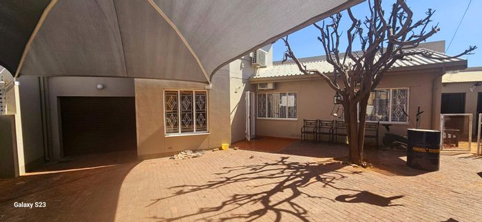 Khomasdal House For Sale: 3 Bedrooms, balcony, entertainment area, garage, security features.