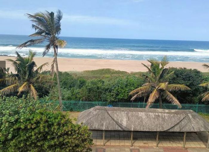 Amanzimtoti Central Apartment To Rent: Sea views, private promenade access, secure complex.