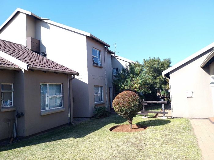 To Rent: 2-Bedroom Townhouse in Pomona with pool, clubhouse, and 24-hour security.