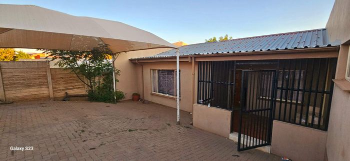 Khomasdal House For Sale: 3 Bedrooms, Garage, Outdoor Space, Near Schools & Shops.