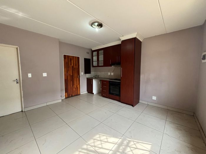 Fleurhof Apartment For Sale: 2-bed, 1-bath, close to schools and transport.
