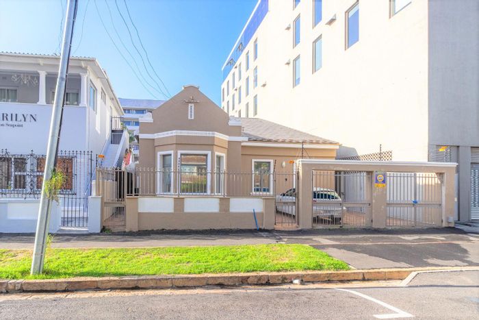 Property #2049952, House pending sale in Sea Point
