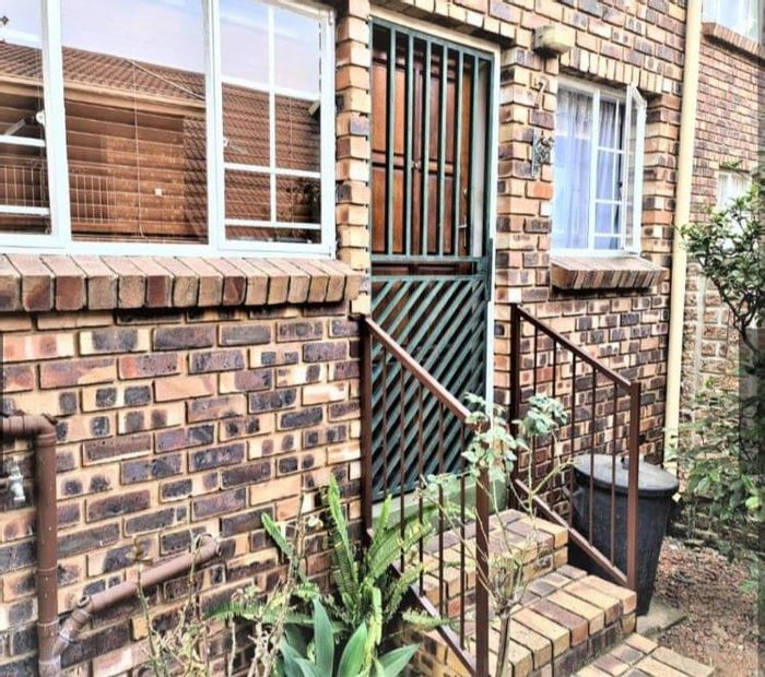 2-Bedroom Townhouse To Rent in Van Riebeeck Park with pet-friendly garden.