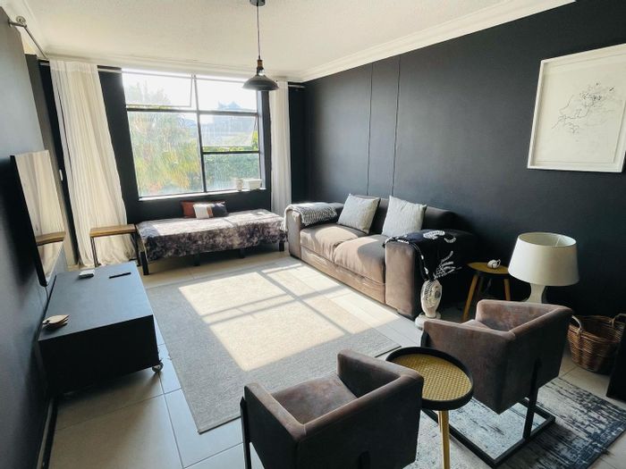 To Rent: Apartment in Sandhurst with balcony, garage, pool, and security.