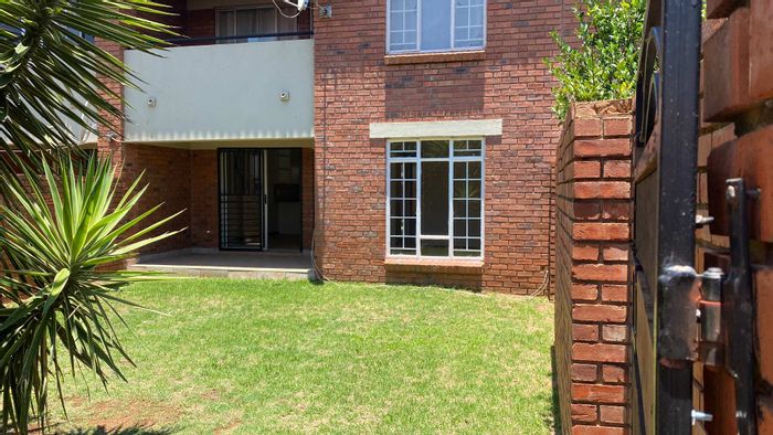 Mooikloof Townhouse For Sale: Ground floor, garden views, garage, estate amenities.