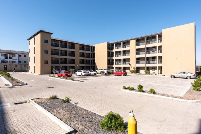 2-Bedroom Apartment in Parklands For Sale: Ground floor, convenient access, ideal investment.