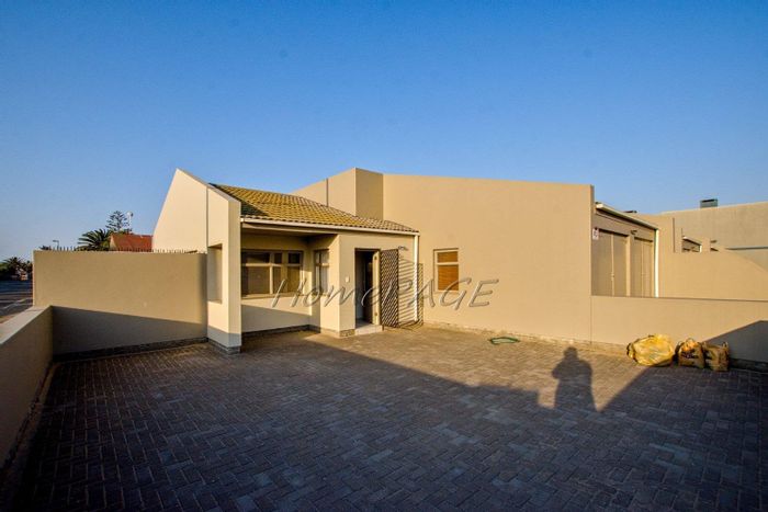 Property #2055986, Townhouse for sale in Walvis Bay Central