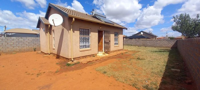 House For Sale in Lehae with Spacious Yard and Open-Plan Living