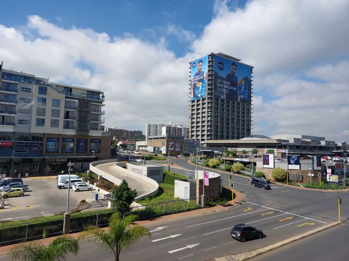 Office To Rent in Bedfordview Central: 983 sqm, flexible layout, great amenities.