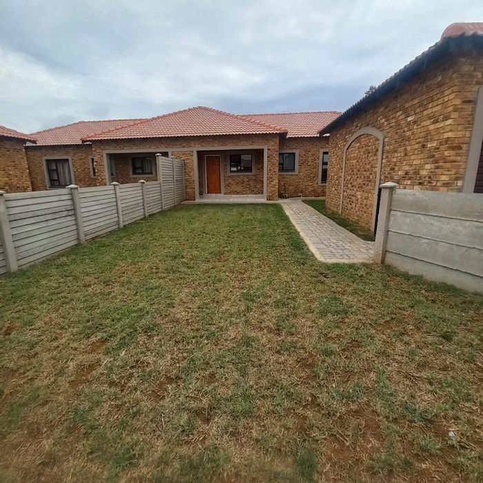 3Bed, 2Bath Townhouse To Rent in Riversdale with garden, garage, and security.