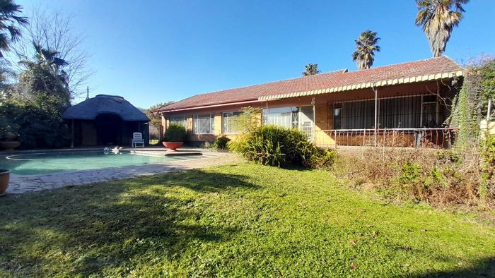 For Sale: House in Kempton Park Ext 3 with pool, garages, and income potential.