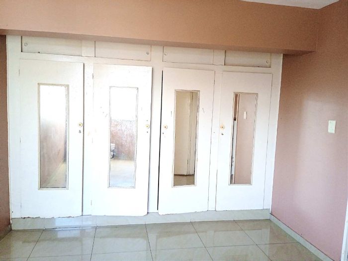 1-Bedroom Apartment For Sale in Durban Central with Sea View and Security Access.