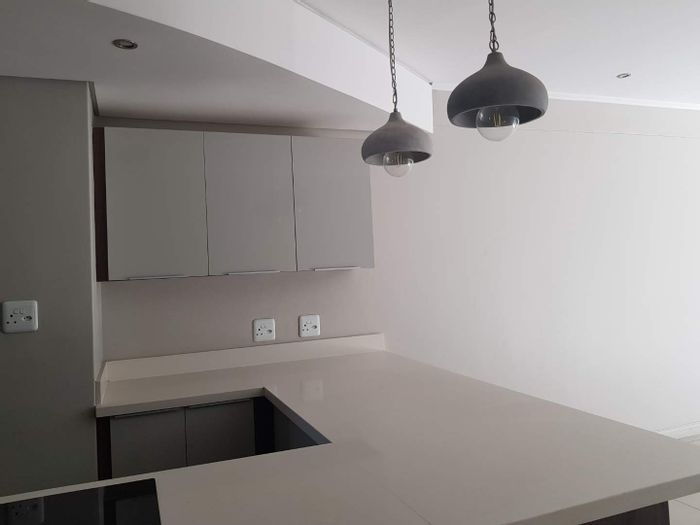 Menlo Park Apartment To Rent: 2 Bedrooms, 2 Bathrooms, Balcony, Secure Complex.