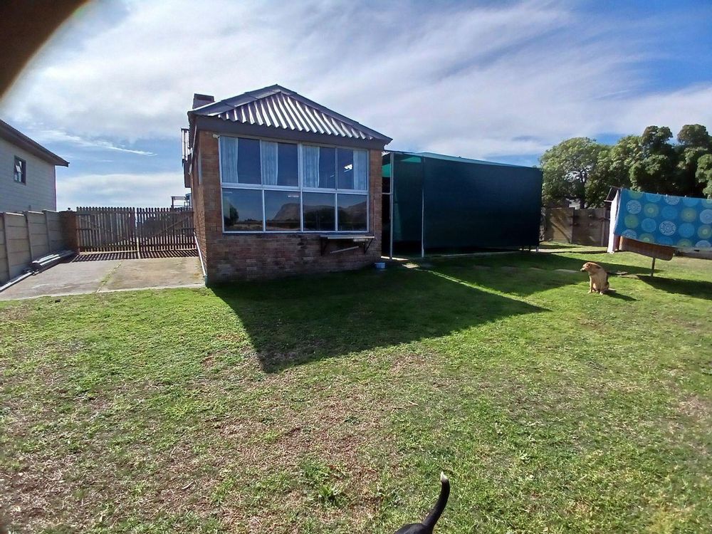 Backyard. 2nd Living/BBQ Area & shaded Area at the back.