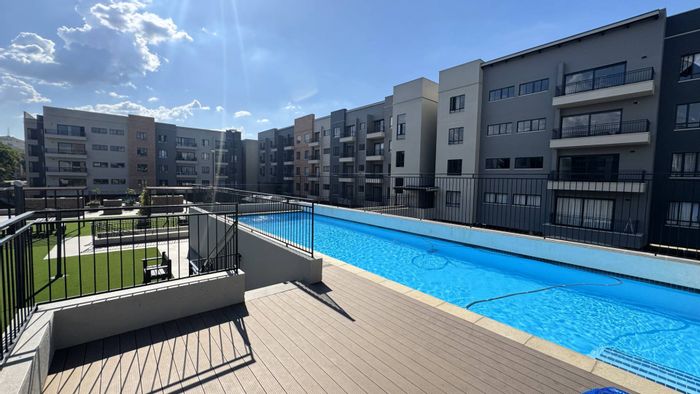 Waterkloof Apartment To Rent: 2 Bedrooms, Pool, Gym, Secure Complex, Free Wi-Fi.