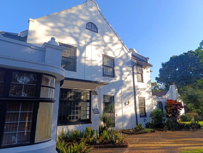 Office to Rent in Hillcrest Central: 24-hour security, ample parking, and kitchen.