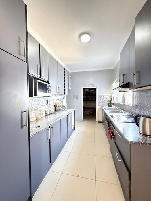 Property #2415056, House For Sale in Cimbebasia