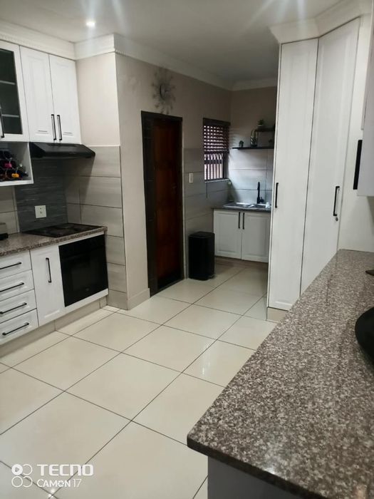 For Sale: Cluster in Pretoria North with 3 bedrooms, double garages, and solar panels.