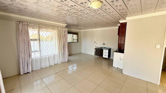 2 Bedroom House For Sale in Soshanguve Ext with spacious yard and garage.