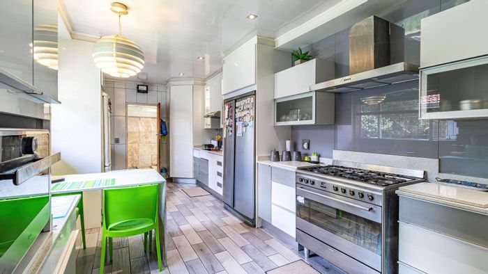 Lakefield House For Sale: 5 bedrooms, study, double garage, secure suburb access.