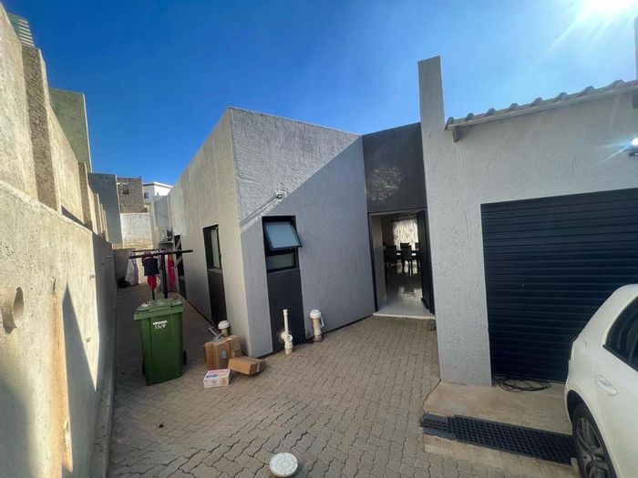 Khomasdal House For Sale: 3 Bedrooms, garage, close to amenities and transport.