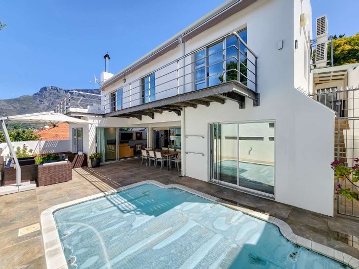 Tamboerskloof House To Rent: 4 bedrooms, pool, mountain views, close to amenities.