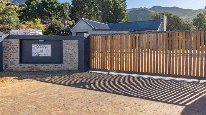 Kleinmond Central House For Sale: Gated complex, 3 bedrooms, indoor braai, double garage.