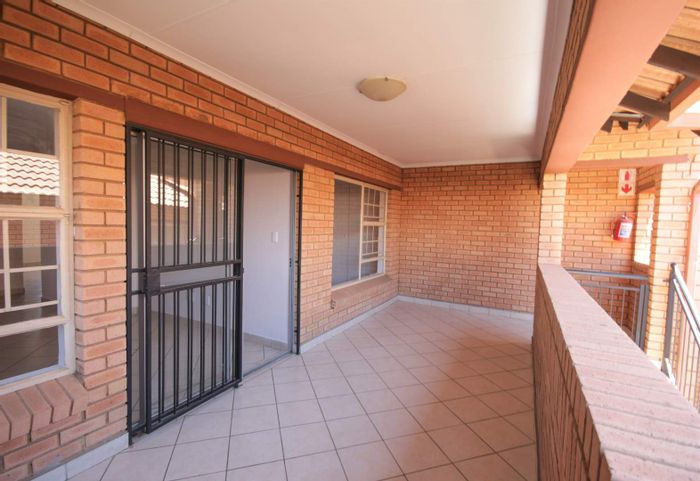 Hazeldean Apartment To Rent: 2 Beds, 2 Baths, Garage, Private Entrance, Prepaid Electricity.