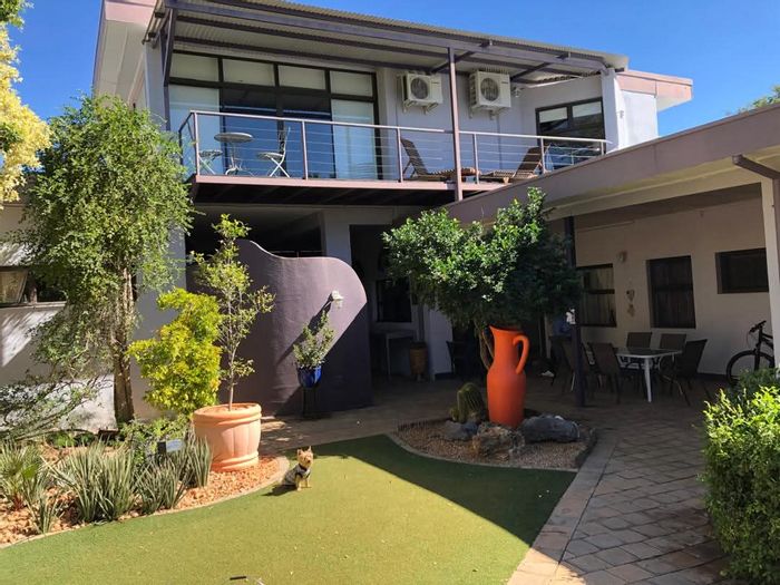 Pioniers Park House For Sale: 5 beds, pool, flatlet, entertainment area, solar geyser.