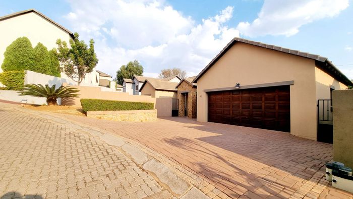 House for Sale in Olympus: 3 bedrooms, garden, double garage, 24/7 security.