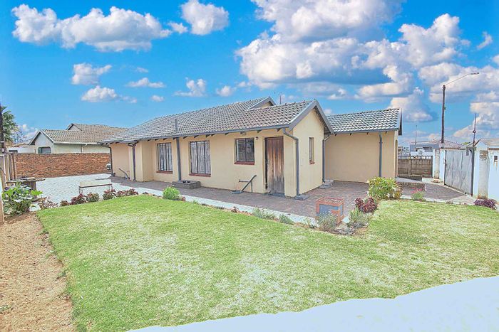 Property #2185893, House pending sale in Daveyton Ext 2